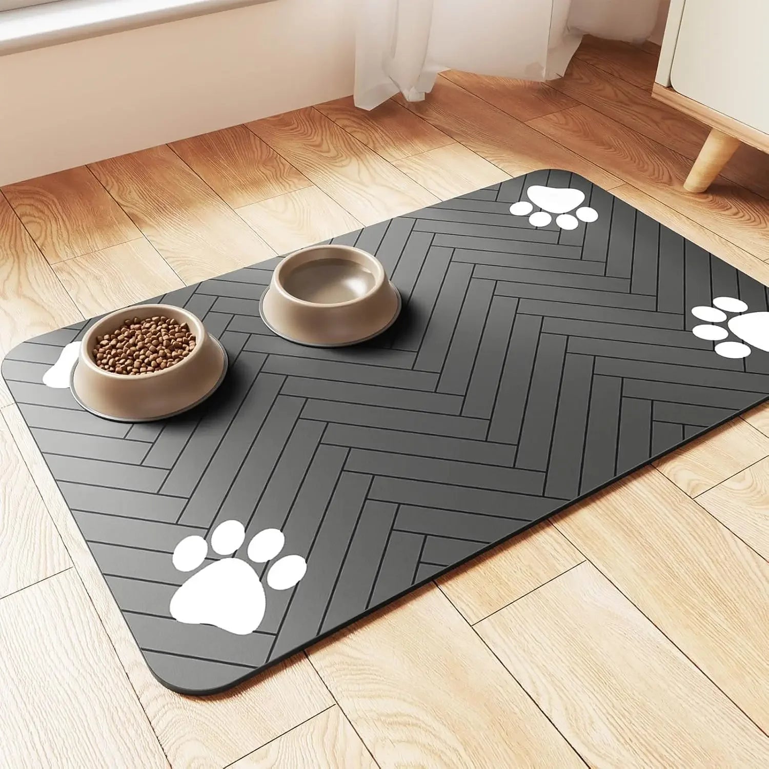 🐾 PawDry™ – Absorbent & Leak-Proof Pet Feeding Mat